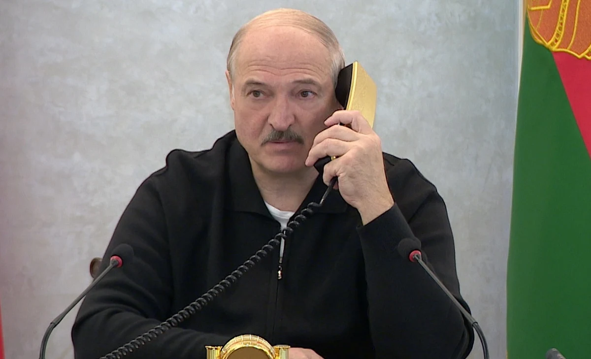 Premierzy Białorusi i Rosji odbędą rozmowy w sprawie refinansowania długu Mińska w wysokości 1 mld dolarów - poinformował w czwartek białoruski prezydent Alaksandr Łukaszenka, cytowany przez państwowe media. Zapowiedział, że "władze nie dopuszczą do krachu waluty narodowej".