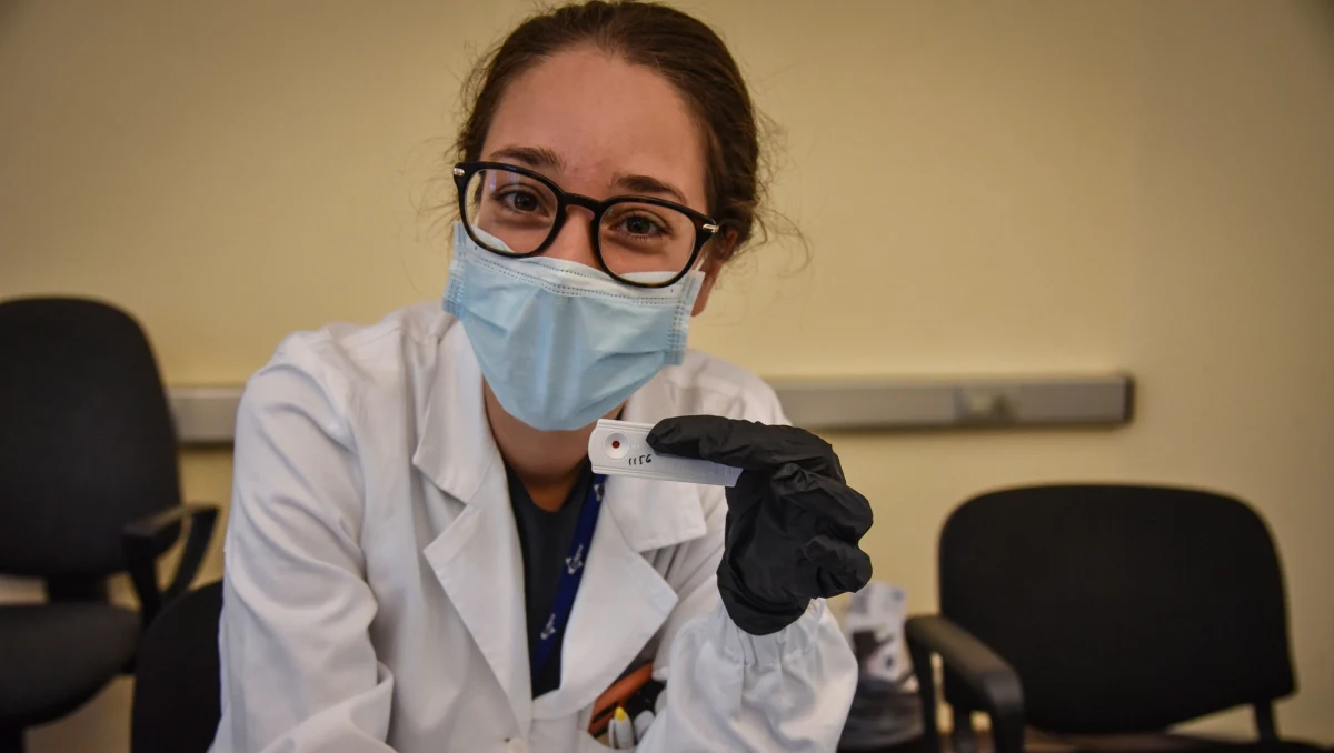 W ciągu tygodnia liczba przypadków koronawirusa we Włoszech prawie się podwoiła - poinformowała w czwartek medyczna fundacja badawcza Gimbe z Bolonii. Podkreśliła, że obecna skala zakażeń jest nieporównywalna z początkiem epidemii, ale konieczna jest czujność.