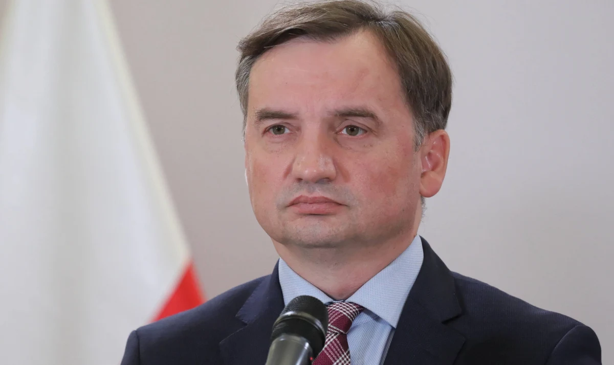 ​Prokuratura umorzyła śledztwo w sprawie nielegalnego finansowania kongresu Solidarnej Polski, czyli partii ministra sprawiedliwości i prokuratora generalnego Zbigniewa Ziobry - podaje Onet. Pieniądze z Parlamentu Europejskiego oficjalnie miały opłacić "kongres klimatyczny", a tymczasem sfinansowały konwencję, na której o klimacie za wiele nie mówiono.