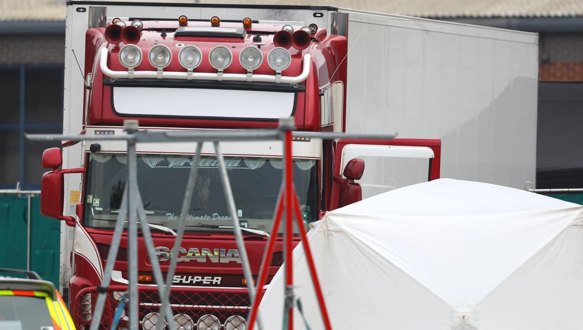 Domniemany przywódca gangu zajmującego się przemytem nielegalnych imigrantów do Wielkiej Brytanii przyznał się w piątek do nieumyślnego zabójstwa 39 Wietnamczyków, których ciała znaleziono w zeszłym roku w naczepie ciężarówki w hrabstwie Essex.