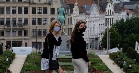 Po kilku tygodniach wzrostów zakażeń średnia tygodniowa liczba osób, u których wykryto koronawirusa spadła w Belgii poniżej 500 dziennie - wynika z informacji przekazanych w piątek przez centrum kryzysowe. W Brukseli cały czas przybywa jednak infekcji.