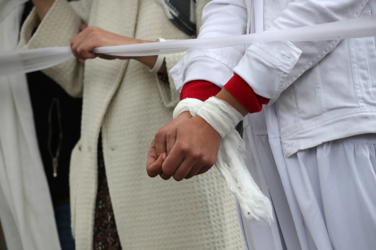 Dwaj Rosjanie pracujący na Białorusi dla niemieckiej telewizji ARD zostali pozbawieni akredytacji i mają dzisiaj opuścić Białoruś – podało w sobotę Białoruskie Stowarzyszenie Dziennikarzy (BAŻ). Ambasada Rosji informuje o odebraniu akredytacji czwórce reporterów.