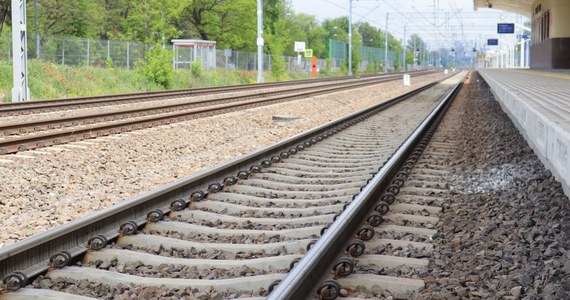 Maszynista Kolei Dolnośląskich został zatrzymany w trakcie rozpoczynania służby. Jest podejrzany o to, że był pod wpływem narkotyków. Policja jeszcze nie zakończyła postępowania w tej sprawie - poinformował rzecznik przewoźnika.