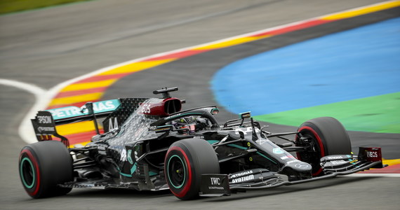 Obrońca tytułu, sześciokrotny mistrz świata Formuły 1 Brytyjczyk Lewis Hamilton (Mercedes) wywalczył pole position przed niedzielnem wyścigiem o Grand Prix Belgii na torze Spa-Francorchamps. Hamilton po raz 93. w karierze stanie do rywalizacji na pierwszym polu startowym.