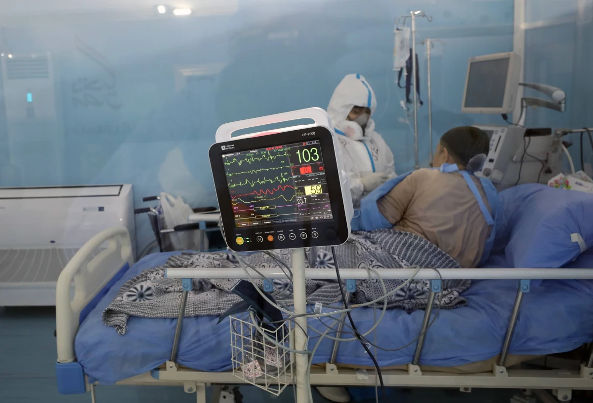 Podczas nadchodzącej zimy w Wielkiej Brytanii z powodu koronawirusa może umrzeć nawet 85 tys. osób. Tak zakłada poufny rządowy "względnie najgorszy scenariusz", o którym informuje w sobotę stacja BBC.