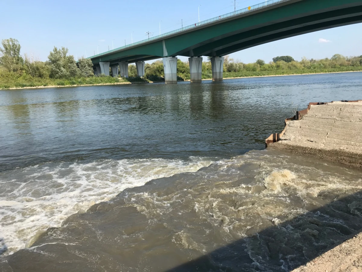 W stołecznej oczyszczalni ścieków "Czajka" doszło do kolejnej awarii. Jak dowiedział się reporter RMF FM, ścieki są zrzucane do Wisły. Szef Ministerstwa Gospodarki Morskiej i Żeglugi Śródlądowej poinformował, że skieruje sprawę awarii do prokuratury.