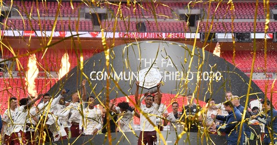 Piłkarze Arsenalu Londyn wywalczyli Tarczę Wspólnoty, wygrywając na Wembley z mistrzem kraju Liverpoolem 5-4 w serii rzutów karnych. Po 90 minutach było 1:1. "Kanonierzy" po raz 16. zdobyli to trofeum.