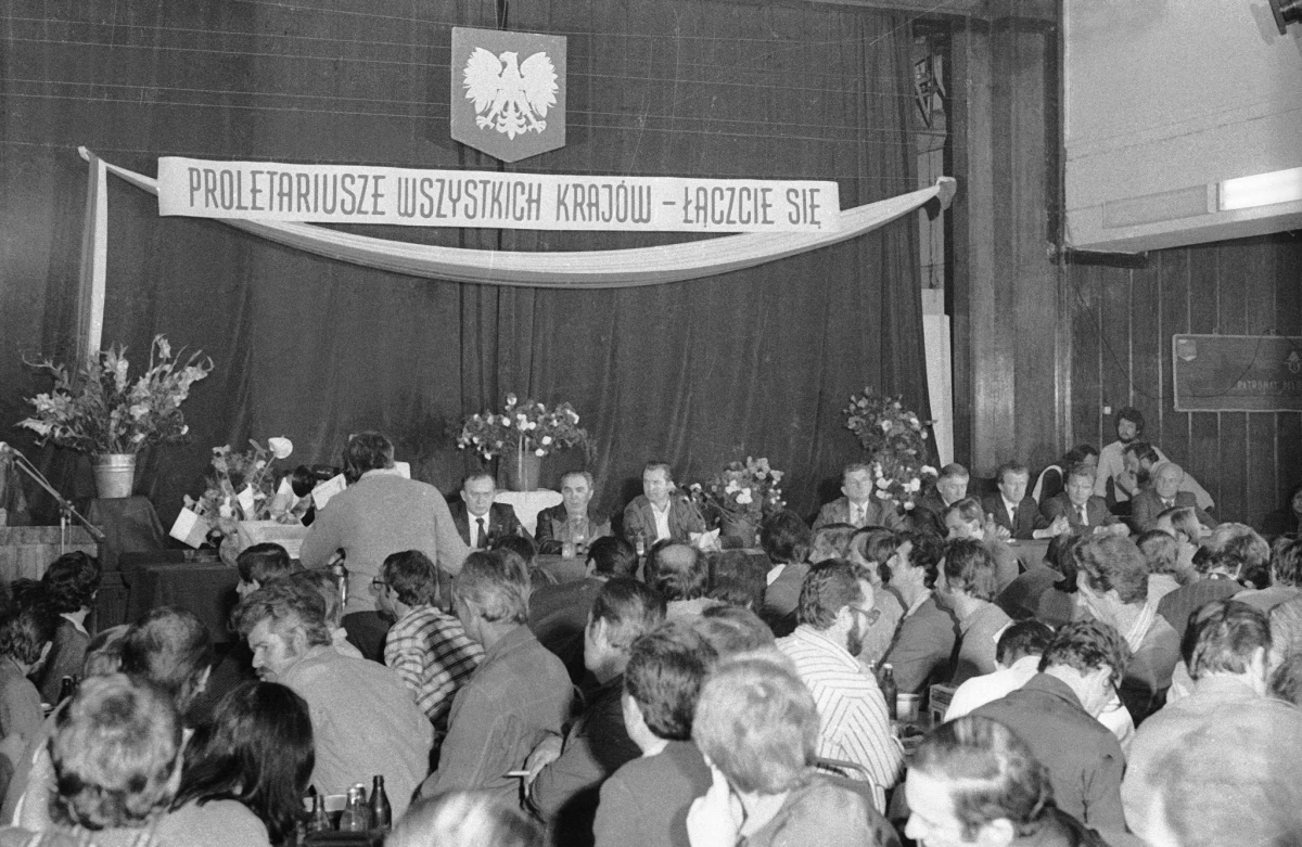 40 lat temu, 30 sierpnia 1980 r., w świetlicy Stoczni Szczecińskiej im. Adolfa Warskiego władze komunistyczne podpisały porozumienie z przedstawicielami strajkujących załóg regionu, co zakończyło strajki na Pomorzu Zachodnim.