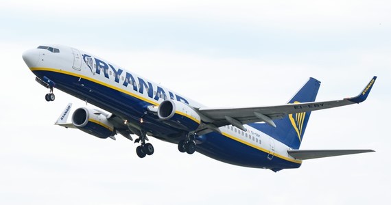 Lecący z Wiednia samolot linii Ryanair wylądował w niedzielę wieczorem na londyńskim lotnisku Stansted w eskorcie dwóch brytyjskich myśliwców, po tym, jak w toalecie pasażerskiej maszyny znaleziono podejrzany pakunek - poinformowała austriacka agencja APA.