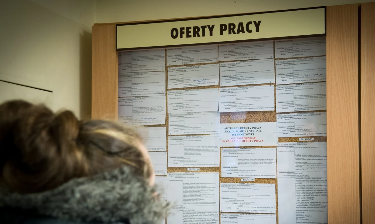 Wiele firm w tarapatach z powodu pandemii restrukturyzację zaczyna od pozbywania się pracowników 50+. Ale żeby nie łamać prawa i nie mieć problemów, robią wszystko, by to zatrudniony sam się zwolnił - pisze w poniedziałek "Gazeta Wyborcza".