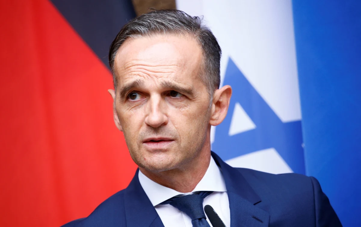 Szef dyplomacji Niemiec Heiko Maas wezwał w poniedziałek władze Rosji do wyjaśnienia sprawy Aleksieja Nawalnego, rosyjskiego opozycjonisty, którego - zdaniem lekarzy berlińskiego szpitala - próbowano otruć substancją z grupy inhibitorów cholinoesterazy.