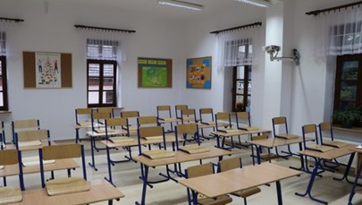Pierwszy dzień szkoły w żółtej strefie: Zakaz wstępu dla rodziców, maseczki ochronne dla dzieci