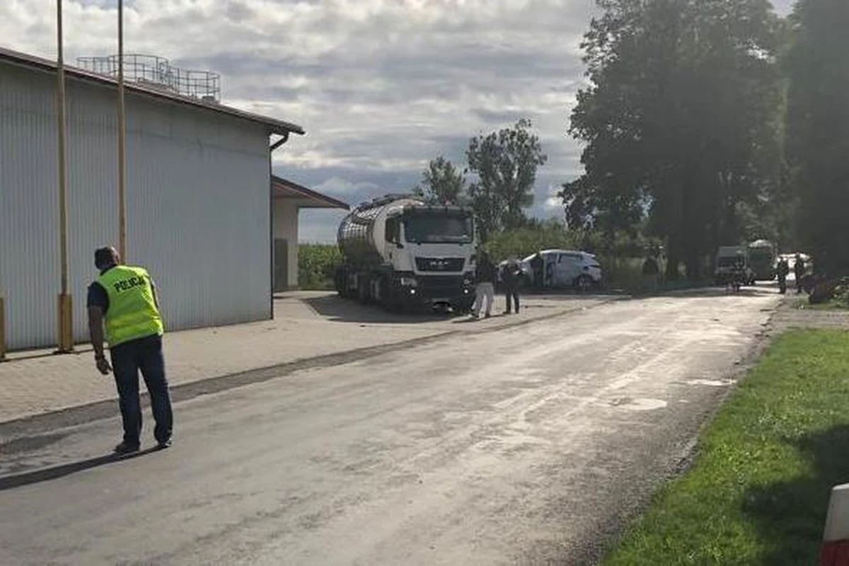 Groźny wypadek w kujawsko-pomorskim Robakowie na drodze wojewódzkiej nr 543. W zderzeniu trzech pojazdów rannych zostało tam 5 osób, w tym dzieci.