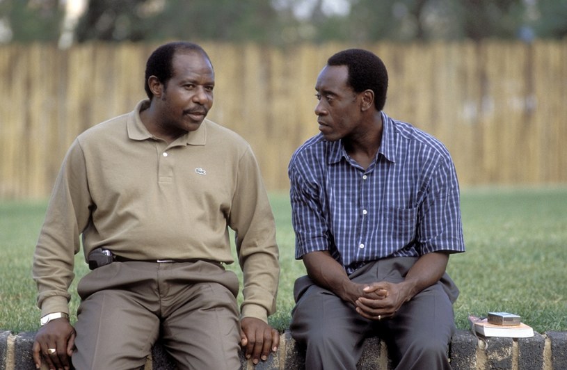 Film "Hotel Ruanda" z 2004 roku rozsławił na całym świecie postać Paula Rusesabaginy, człowieka, który w 1994 roku uratował ponad 1200 osób przed ludobójstwem. W poniedziałek, 31 sierpnia, na wniosek rwandyjskiego rządu Rusesabagina został aresztowany pod zarzutem terroryzmu.