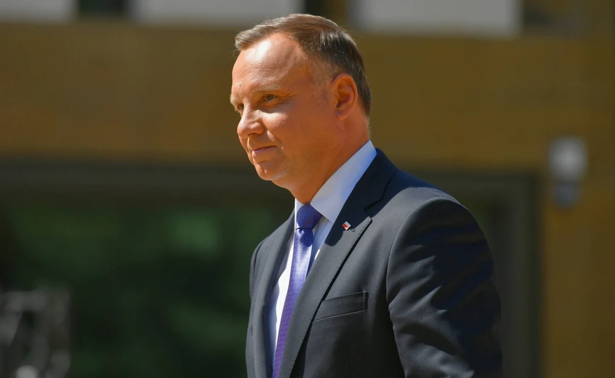 Po wakacyjnym wypoczynku Andrzej Duda wraca do urzędowania w Pałacu Prezydenckim. W najbliższych tygodniach mają zapaść decyzje dotyczące zmian w jego kancelarii. Głowa państwa zapowiedziała roszady kadrowe po wygranej na drugą kadencję. 
