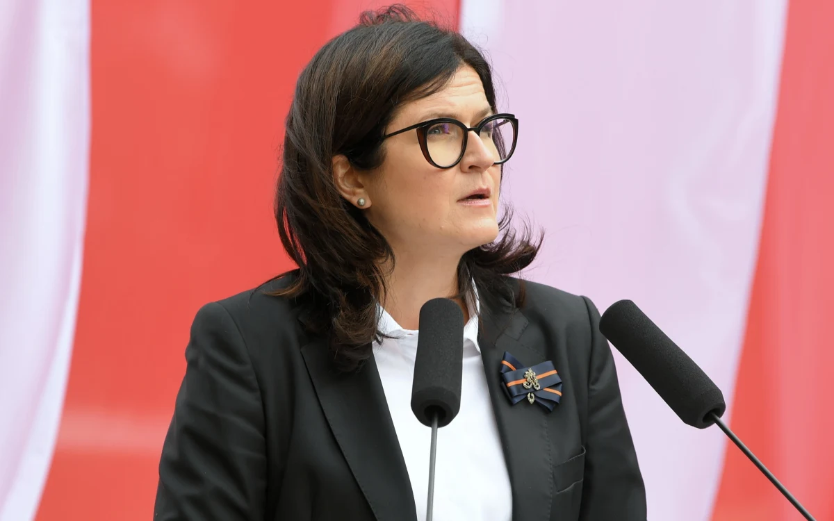 Nie traćmy czujności, bo wiemy, że coś, co wydarzyło się raz może wydarzyć się ponownie - powiedziała we wtorek na Cmentarzu Ofiar Hitleryzmu na gdańskiej Zaspie podczas obchodów 81. rocznicy wybuchu II wojny światowej prezydent miasta Aleksandra Dulkiewicz.