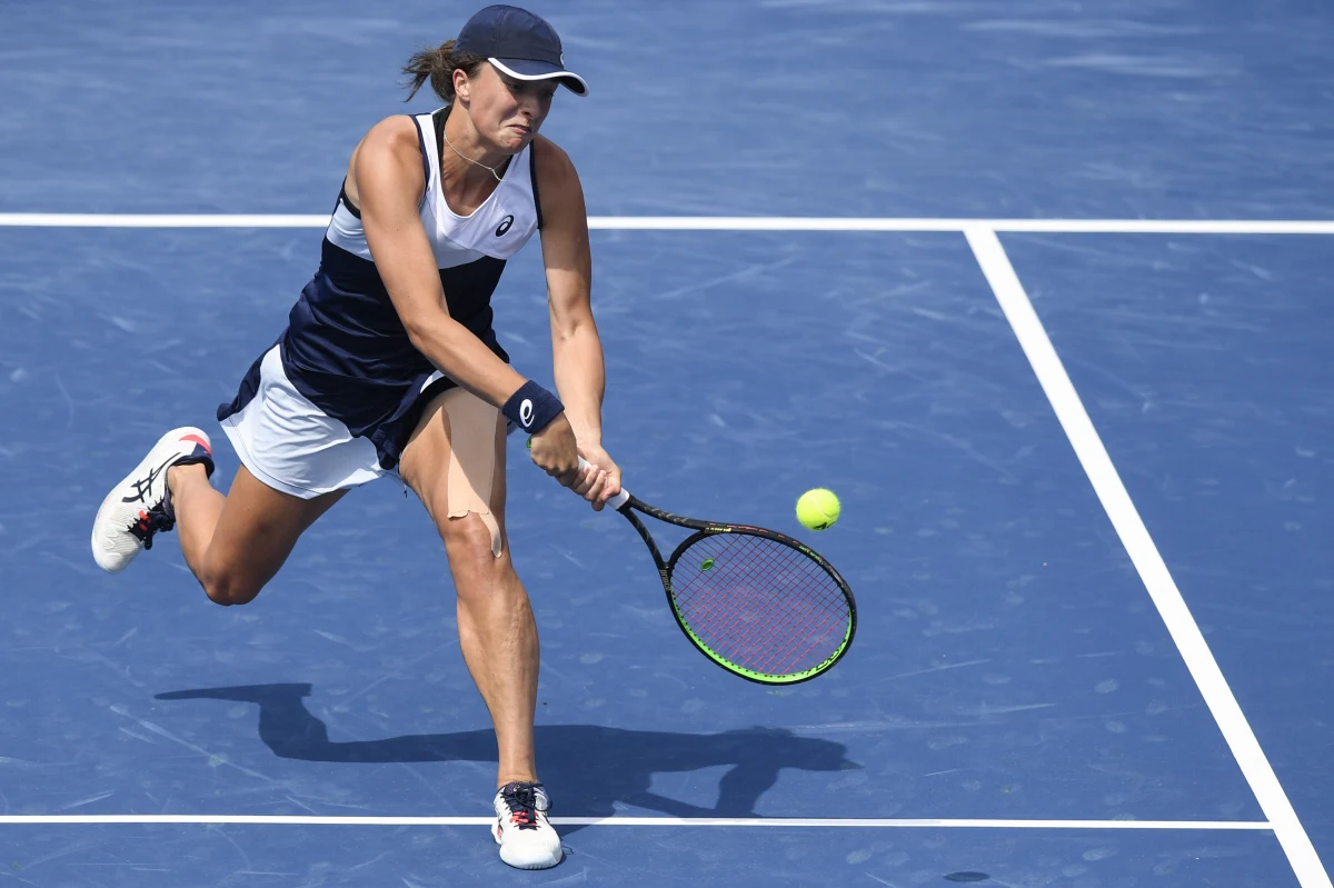 Iga Świątek pewnie awansowała do drugiej rundy wielkoszlemowego turnieju US Open. Polska tenisistka pokonała na otwarcie w Nowym Jorku rozstawioną z numerem 29. Rosjankę Weronikę Kudiermietową 6:3, 6:3.
