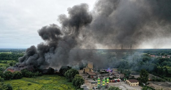 Udało się opanować pożar hali magazynowej w Konstancinie-Jeziornie pod Warszawą. Jego dogaszanie może jednak potrwać. Pierwotnie akcja miała zakończyć się około godz. 10. Konstrukcja niemal całkowicie została zniszczona. 