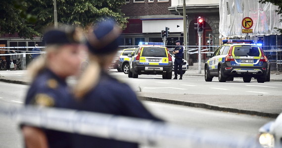 W Goeteborgu walczące ze sobą gangi przejmują funkcję policji, kontrolując wjeżdżające do ich dzielnic samochody. Lokalne służby są bezradne, a sytuacja wywołała ogólnokrajową debatę na temat zaostrzenia w Szwecji kar za przestępstwa.