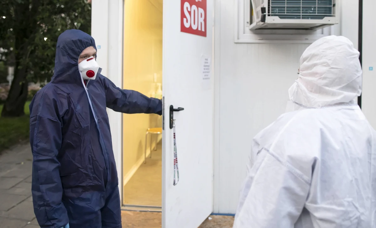 Ministerstwo Zdrowia podało informację o 595 nowych przypadkach koronawirusa oraz zgonach aż 20 osób. Wyzdrowiała także rekordowa liczba chorych od początku pandemii - aż 835 osób. Łącznie od początku epidemii w Polsce SARS-CoV-2 zaraziło się 68 517 osób, a 2078 zmarło. 