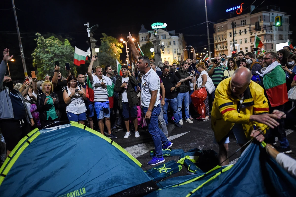Przed parlamentem Bułgarii demonstrują przeciwko rządowi tysiące ludzi. Doszło do starć z siłami bezpieczeństwa. Prezydent Bułgarii Rumen Radew poparł protest i zażądał dymisji gabinetu premiera Bojko Borisowa.