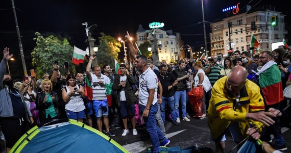 Przed parlamentem Bułgarii demonstrują przeciwko rządowi tysiące ludzi. Doszło do starć z siłami bezpieczeństwa. Prezydent Bułgarii Rumen Radew poparł protest i zażądał dymisji gabinetu premiera Bojko Borisowa.