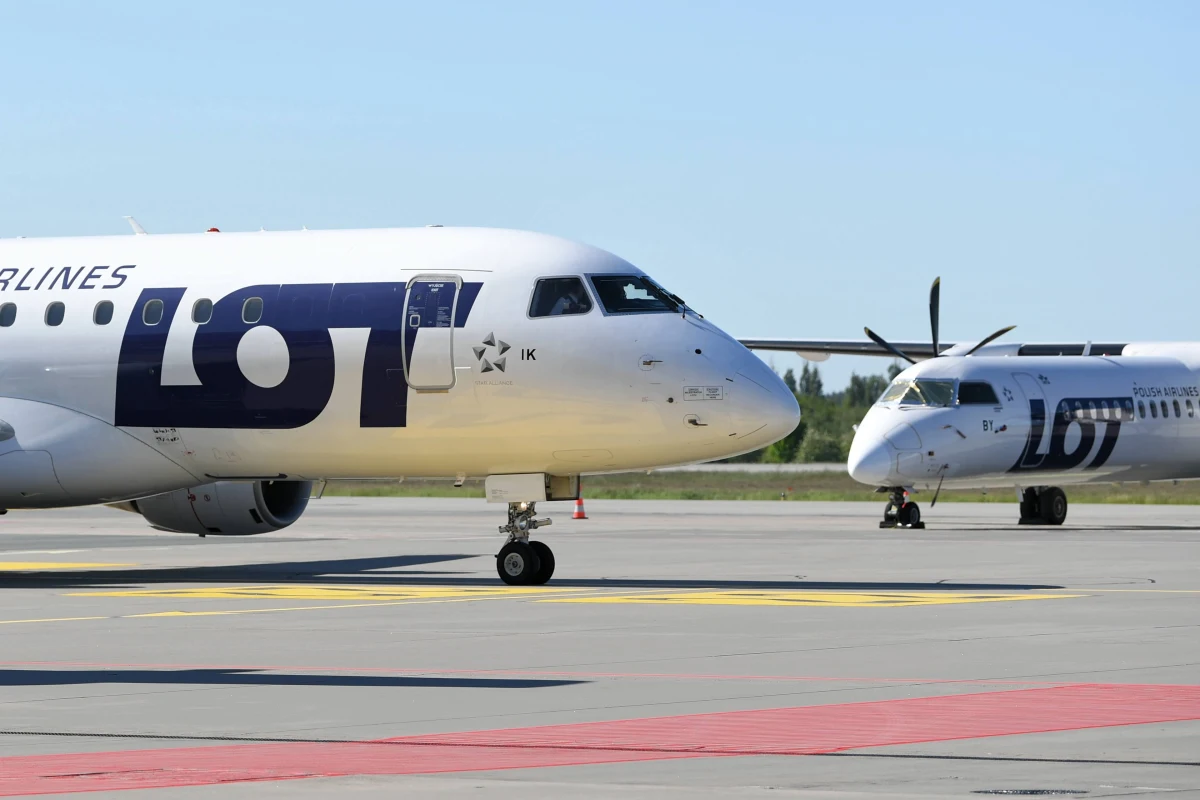 Wbrew wcześniejszym zapowiedziom, rząd zdecydował się jednak zorganizować serię lotów ewakuacyjnych, dla Polaków przebywających w krajach objętych zakazem połączeń. 