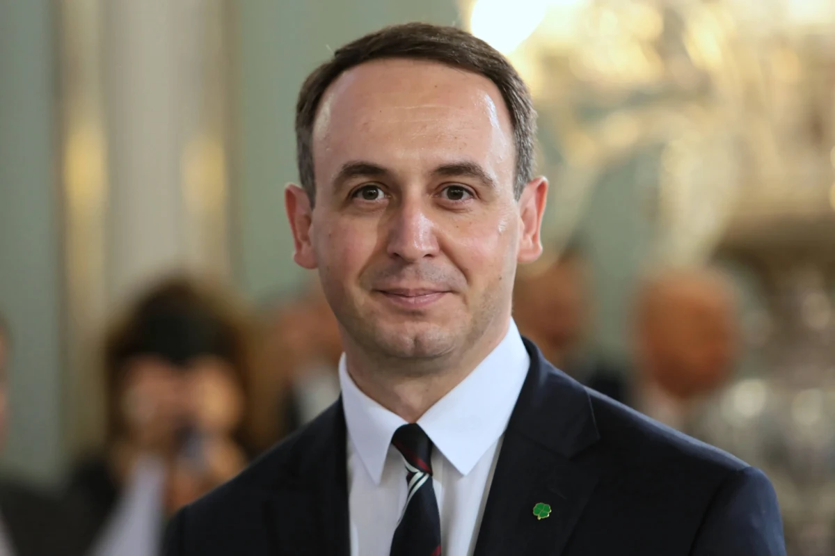 "Mnie akurat nikt nie próbował przekonać, żebym dołączył do rządowej koalicji" - mówi wiceprezes PSL Dariusz Klimczak w Popołudniowej rozmowie w RMF FM. Czy Polskie Stronnictwo Ludowe mogłoby zastąpić Solidarną Polskę w koalicji rządowej? "Jest to wykluczone i praktycznie codziennie to dementuje nasz prezes Władysław Kosiniak-Kamysz" - odpowiada gość Marcina Zaborskiego. 