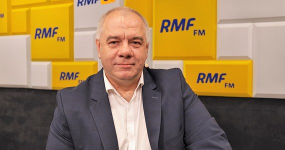 "Któż to wie, co będzie po rekonstrukcji. Jesteśmy na etapie uzgodnień, nic nie jest jeszcze przesądzone" - podkreślał w Porannej rozmowie w RMF FM Jacek Sasin. "Dzisiaj mówienie o tym, kto będzie się czym zajmował, jest absolutnie przedwczesne" - zapewnił minister aktywów państwowych. 