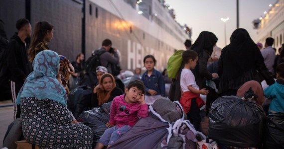 Aż 409 nielegalnych imigrantów, którzy próbowali się przedostać na małych łodziach przez kanał La Manche do Wielkiej Brytanii, zatrzymała w środę brytyjska straż graniczna. To absolutny rekord, jeśli chodzi o liczbę zatrzymanych imigrantów w ciągu doby.