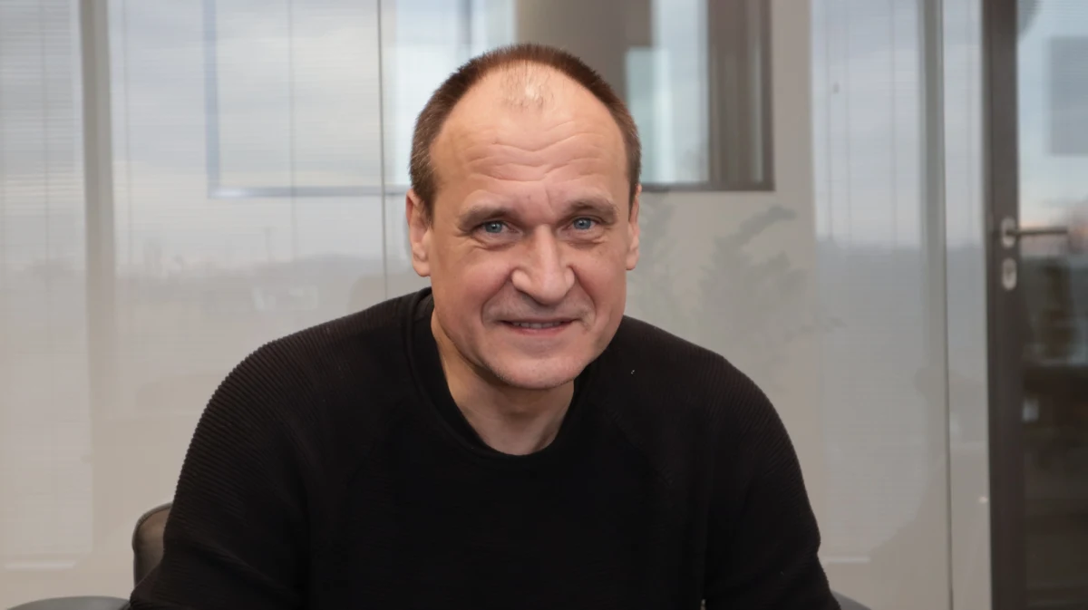 Z ruchem społecznym nie udało mi się wprowadzić do Sejmu tylu posłów, aby wymusić zmiany ustrojowe w zamian za danie większości w Sejmie którejś z dużych partii; jestem zmuszony do szukania nowych narzędzi, bo spontan z 2015 r. skończył się po wyborach parlamentarnych - mówi PAP o nowej partii Paweł Kukiz. Jak dowiedziała się PAP, Sąd Okręgowy w Warszawie zarejestrował partię K'15 Pawła Kukiza. Teraz sąd czeka na stwierdzenie prawomocności tej decyzji.