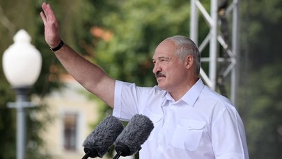 Łukaszenka: Nie będziemy się godzić z wywieszaniem w Grodnie polskich flag