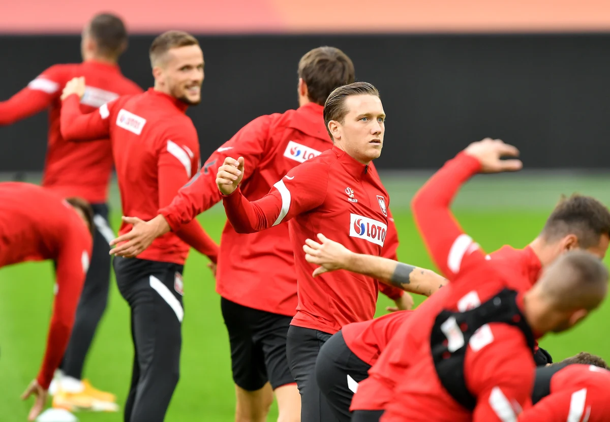 Wygraliśmy z nimi tylko trzy razy. Ostatnio w 1979 roku. W historii rywalizacji z Holendrami Polacy zanotowali jeszcze sześć remisów i sześć porażek. Dziś spotkanie numer 16. Po prawie dziesięciomiesięcznej przerwie kadra Jerzego Brzęczka rozegra swój pierwszy mecz w nowej edycji Ligi Narodów. 