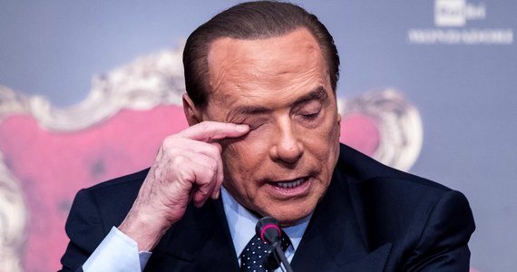 Były trzykrotny premier Włoch 83-letni Silvio Berlusconi, który miał dwa dodatnie wyniki na koronawirusa, został przyjęty do szpitala w Mediolanie na dalsze badania - poinformowała w piątek jego partia Forza Italia. Agencja Ansa podała, że u Berlusconiego zdiagnozowano wczesny etap obustronnego zapalenia płuc.