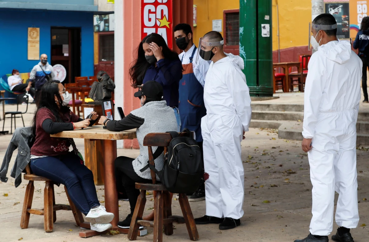 ​Po przejściu zakażenia koronawirusem SARS-CoV-2 stężenie skierowanych przeciwko niemu przeciwciał utrzymuje się w organizmie na stałym poziomie przez co najmniej cztery miesiące - sugeruje islandzkie badanie.