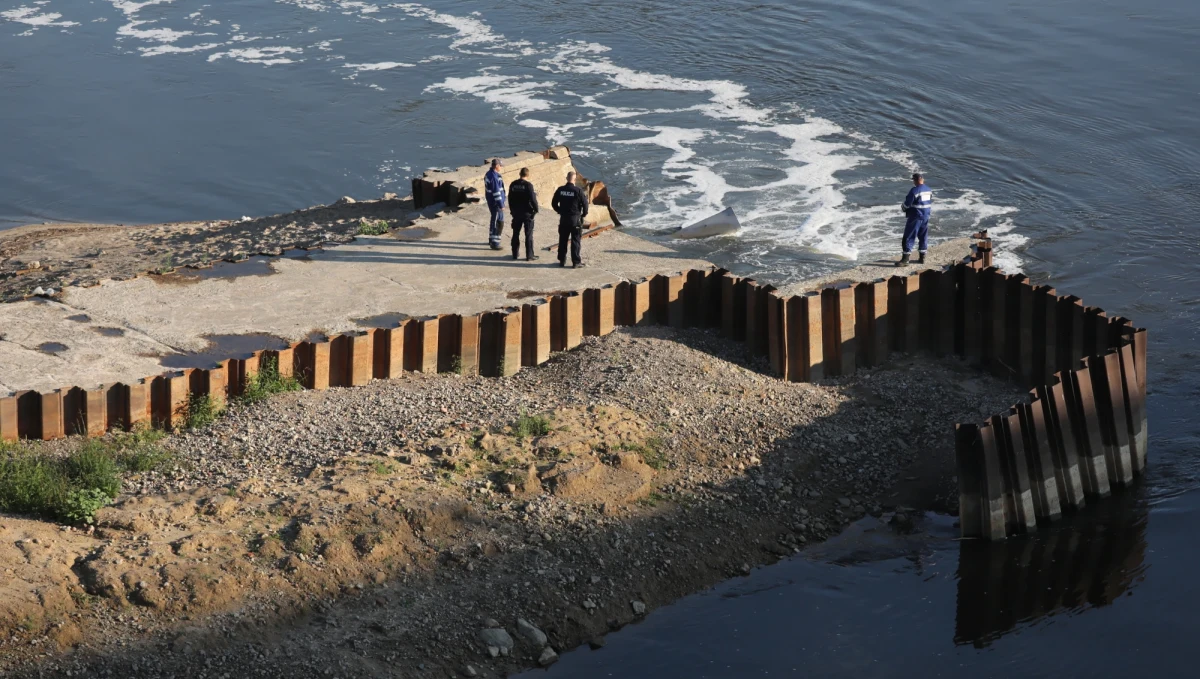 "Wygląda na to, że polskie władze są w pełni zaangażowane, aby jak najszybciej rozwiązać problem" - stwierdza starszy analityk Urzędu ds. morza i wody Philip Axe. Szwedzkie władze liczą, że awaria zostanie szybko naprawiona, a ścieki nie będą wpływać do Wisły.