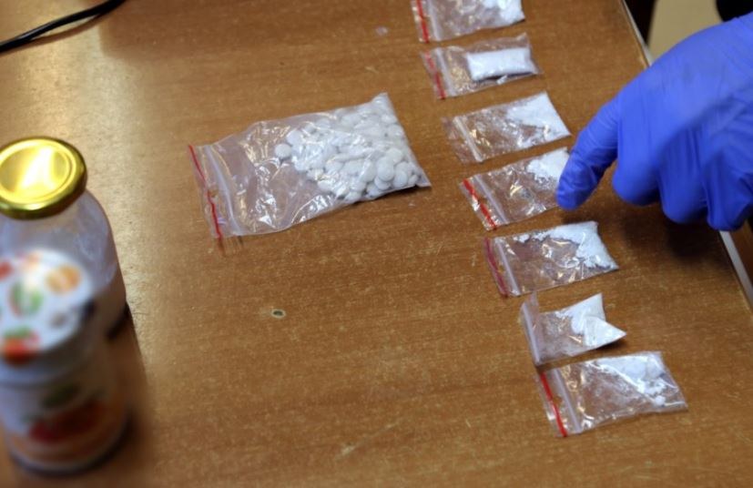 Akcja policji w Czarnym Lesie. Nieoficjalnie: Znaleziono kilkadziesiąt kilogramów narkotyków