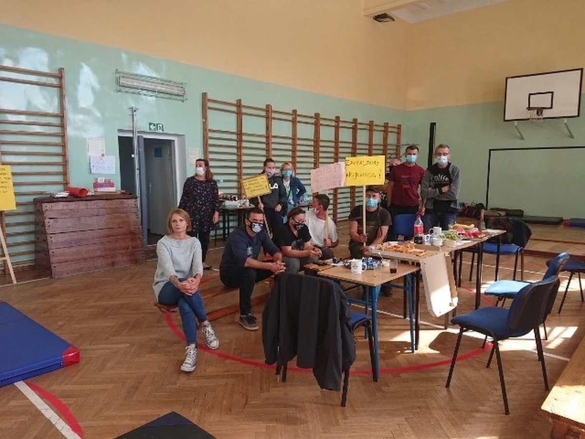 Nie będzie przeniesienia uczniów z Sosnówki na Dolnym Śląsku do szkoły w Podgórzynie. Po zmianie decyzji władz gminy, zakończył się protest rodziców. 