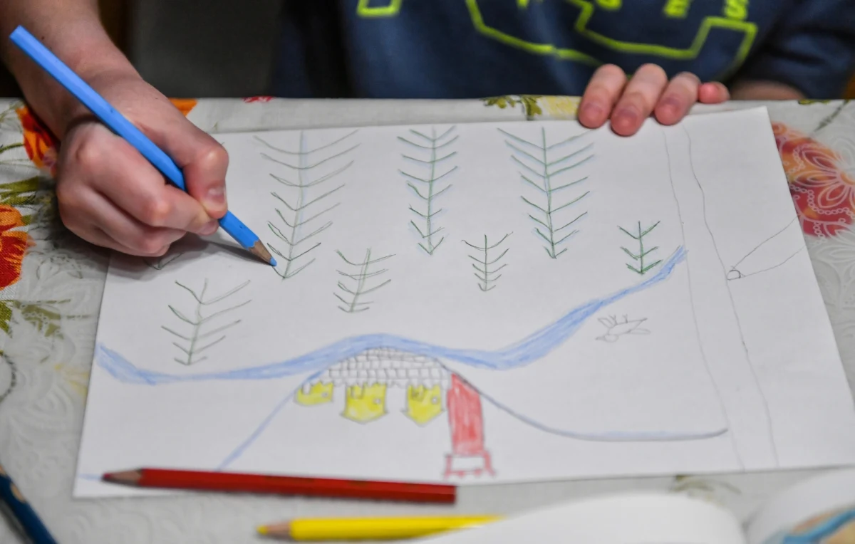 Na ponad 48,5 tys. szkół i przedszkoli w trybie zdalnym pracują 54 placówki, a 22 w trybie zdalnym - podało w piątek na Ministerstwo Edukacji Narodowej na podstawie danych otrzymanych od kuratorów oświaty, przekazanych przez dyrektorów przedszkoli, szkół i placówek oświatowych.
