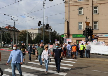 Protest na krakowskim Kazimierzu: Czujemy się jak zwierzęta doświadczalne 