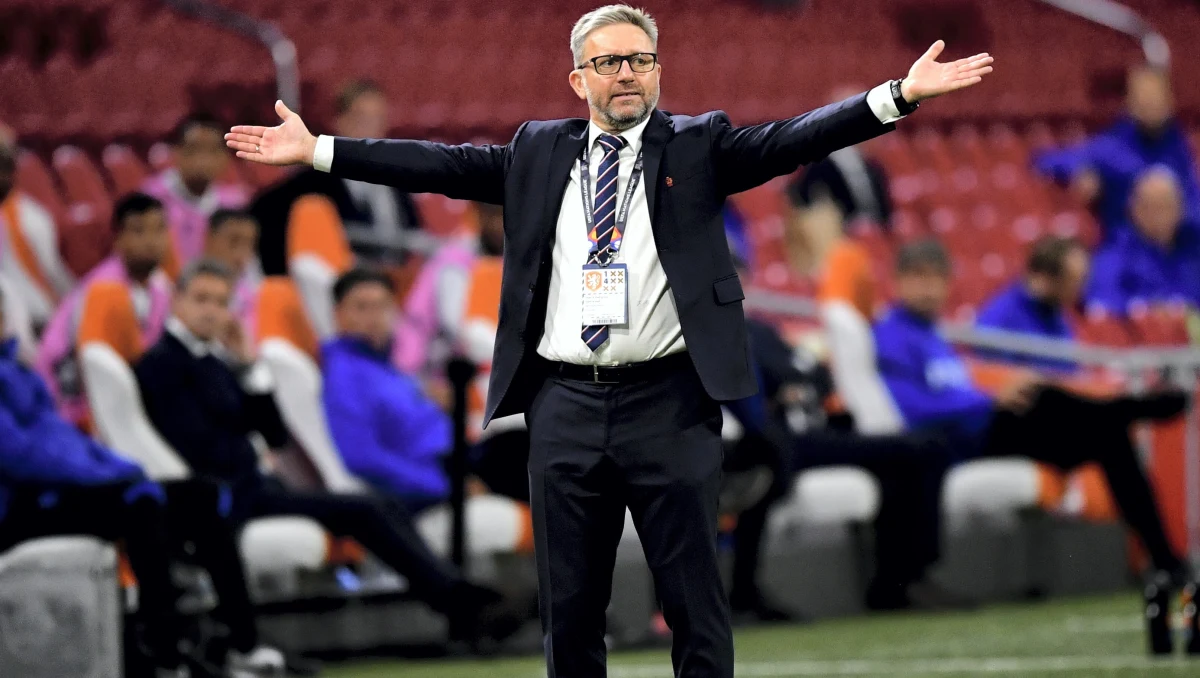 Selekcjoner piłkarskiej reprezentacji Polski Jerzy Brzęczek przyznał po porażce w Amsterdamie z Holandią 0:1 na inaugurację występów w Lidze Narodów, że jego drużynie zabrakło dokładnego rozegrania akcji. To było pierwsze spotkanie kadry narodowej w 2020 roku.