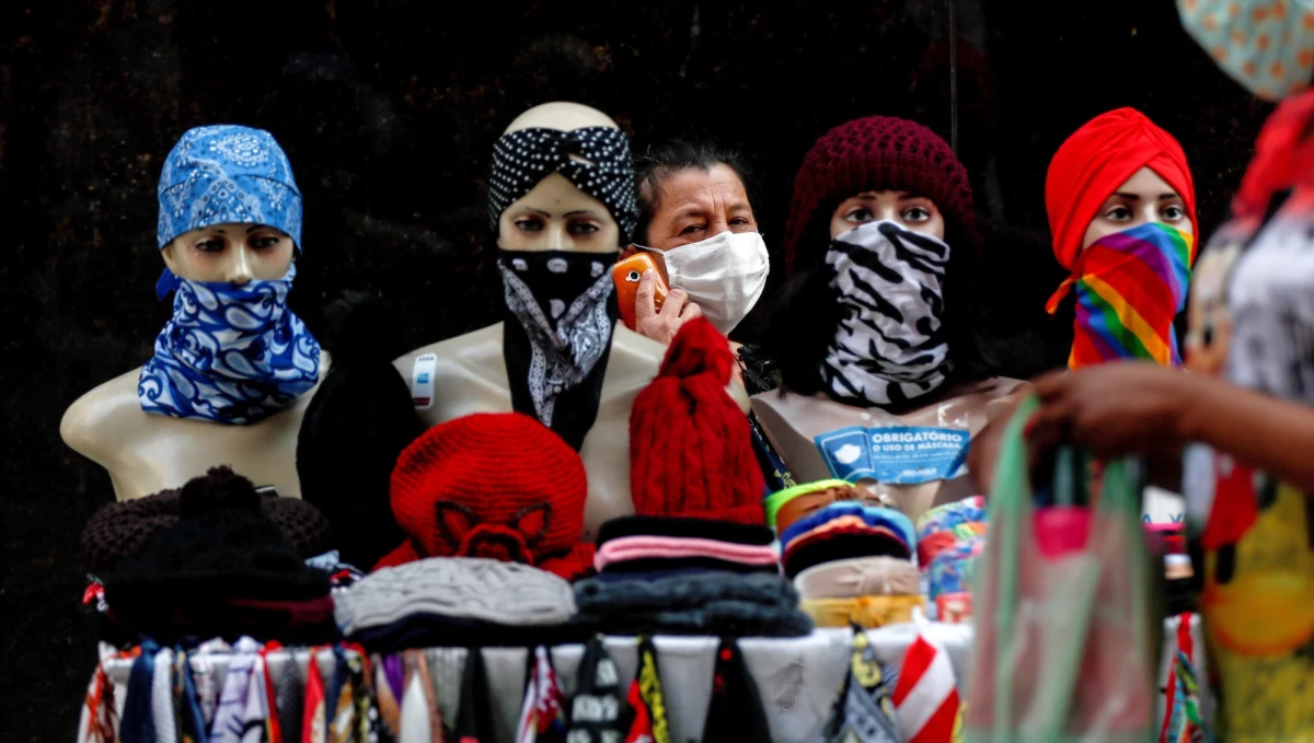W ciągu ub. doby zanotowano w Brazylii kolejne 50 163 potwierdzone przypadki zakażenia koronawirusem , 888 osób zmarło - poinformowało w piątek ministerstwo zdrowia tego kraju. Liczba potwierdzonych przypadków koronawirusa od początku pandemii zbliża się do 4,1 mln. Władze stanu Parana testują rosyjską szczepionkę.