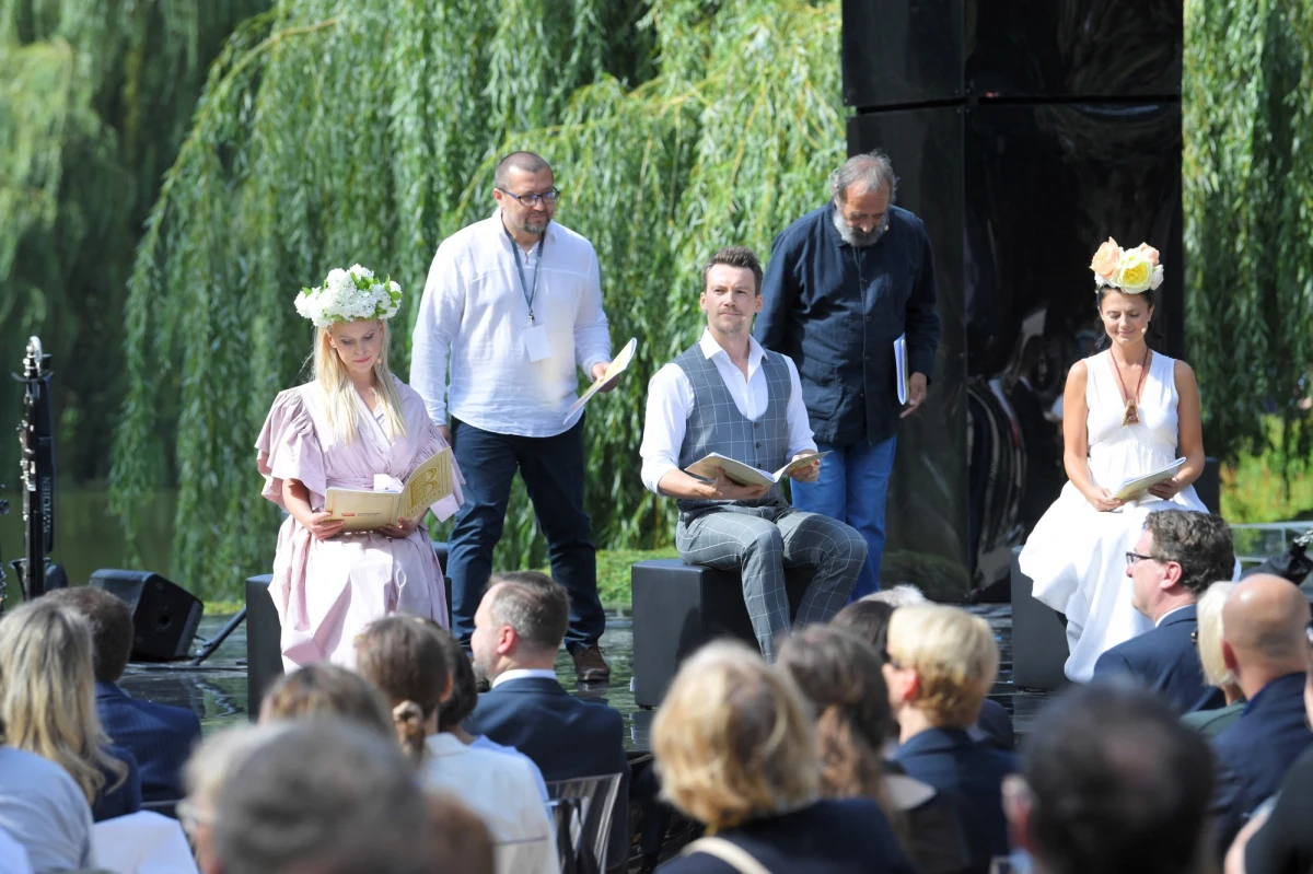 "Moralność pani Dulskiej" Gabrieli Zapolskiej będzie lekturą 10. edycji Narodowego Czytania - ogłosił prezydent Andrzej Duda w czasie finału akcji. W tym roku "Balladynę" Juliusza Słowackiego czytano w rekordowej ilości 3 tys. 200 miejsc.
