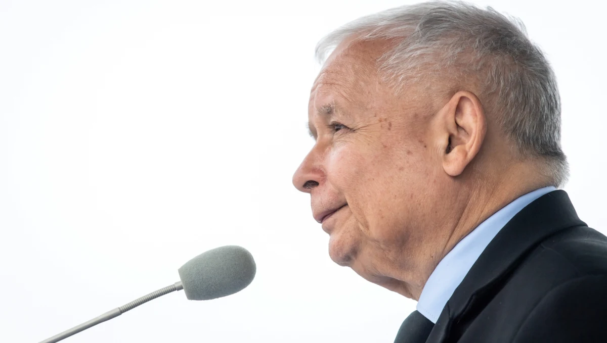 Liderzy PiS, Solidarnej Polski oraz Porozumienia spotkają się w poniedziałek, by kontynuować negocjacje dotyczące nowej umowy koalicyjnej oraz rekonstrukcji rządu; mają m.in. przeanalizować kwestię łączenia resortów.