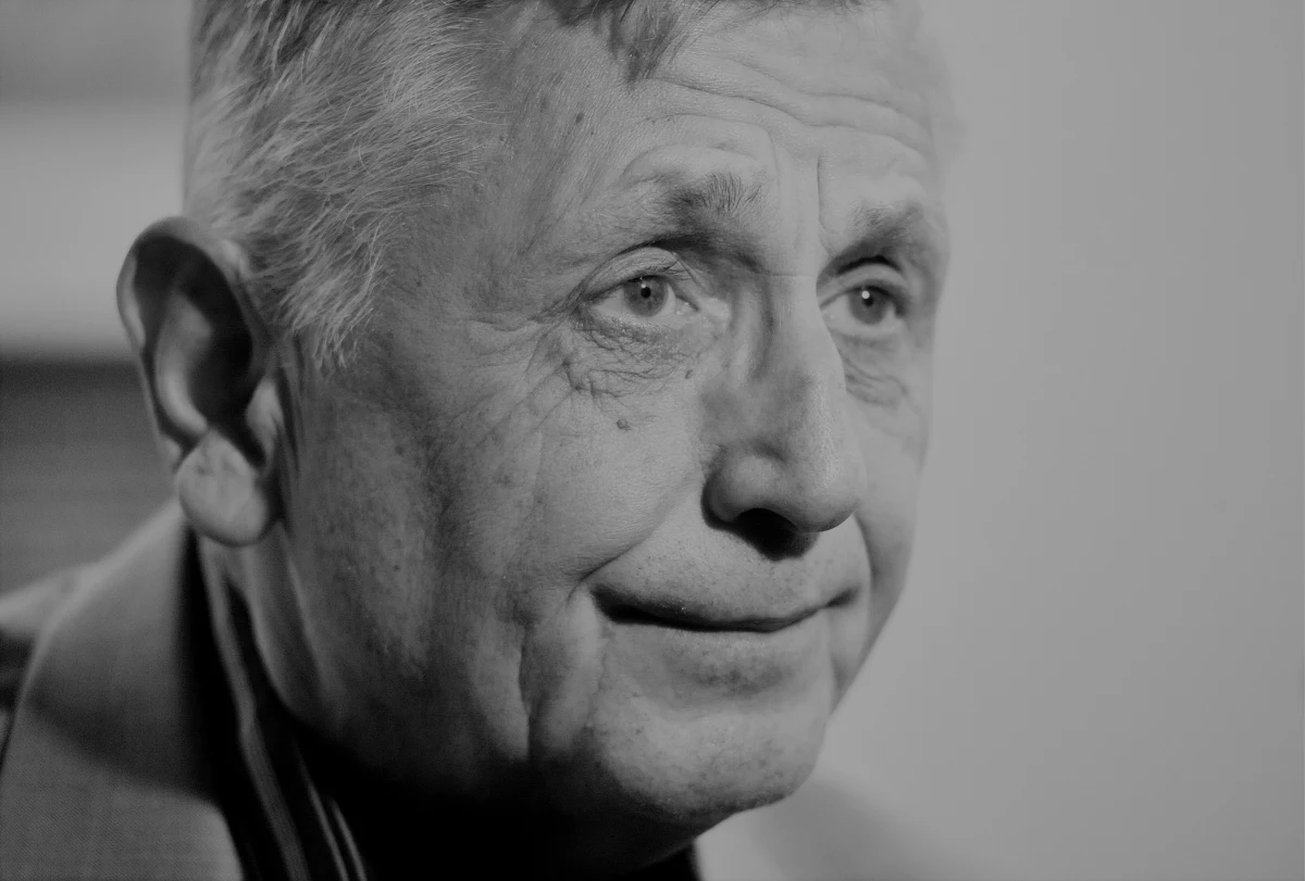 Nie żyje Jirzi Menzel. Czeski zdobywca Oscara za film „Pociągi pod specjalnym nadzorem” zmarł w sobotę wieczorem. O śmierci reżysera i aktora poinformowała wczoraj wieczorem jego żona Olga Menzlowa.