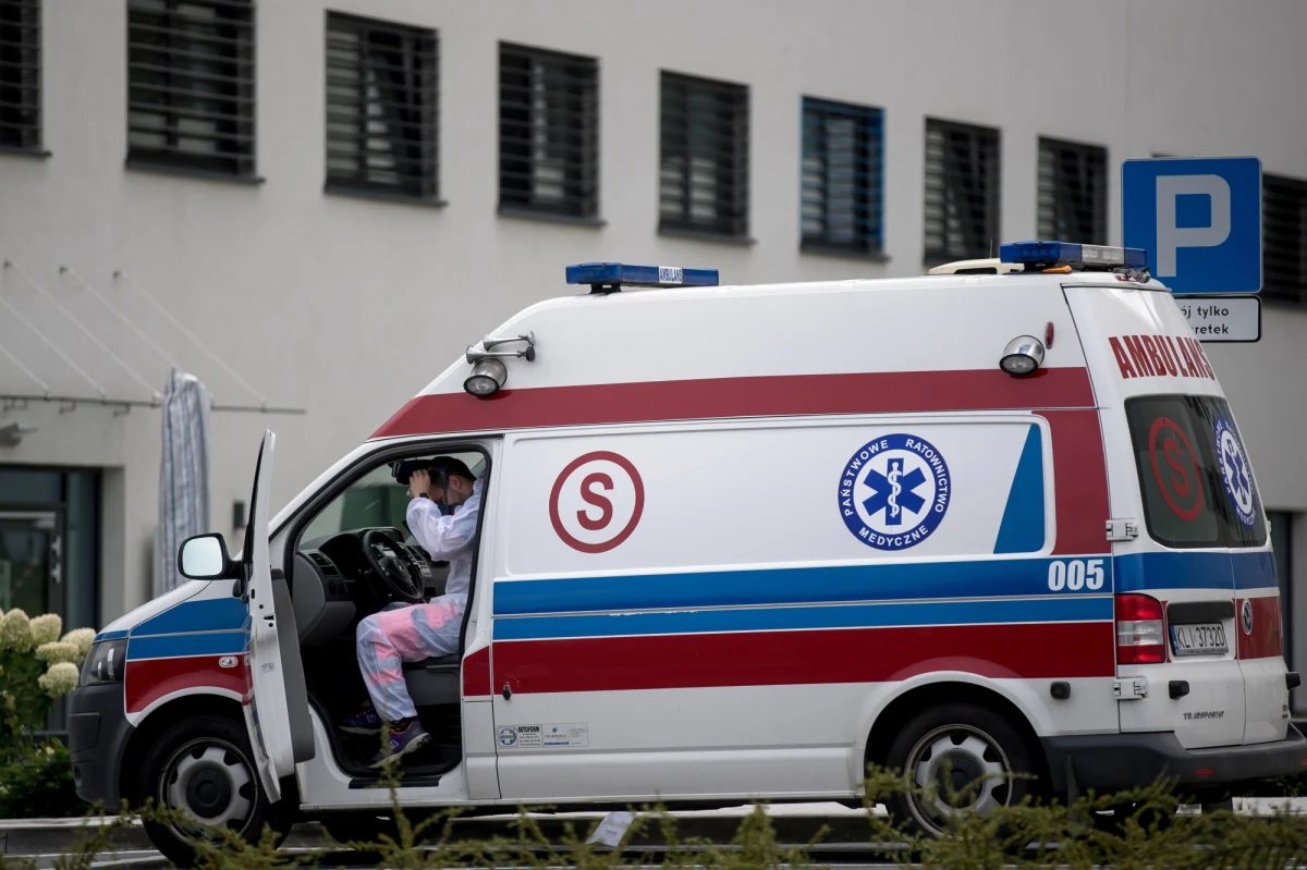 W poniedziałek resort zdrowia poinformował o 302 nowych przypadkach zakażenia koronawirusem w Polsce. Cztery osoby nie żyją. Stwierdzone zakażenia dotyczą m.in. Małopolski, Śląska oraz Mazowsza. Według ministerstwa przeprowadzono też ponad 10,3 tys. testów. 
