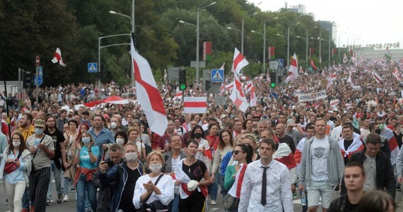 Podczas wczorajszych protestów zatrzymano na Białorusi 633 osoby. 363 z nich umieszczono w aresztach – poinformował resort spraw wewnętrznych tego kraju. Od 9 sierpnia na Białorusi odbywają się demonstracje przeciwko sfałszowanym wyborom prezydenckim.