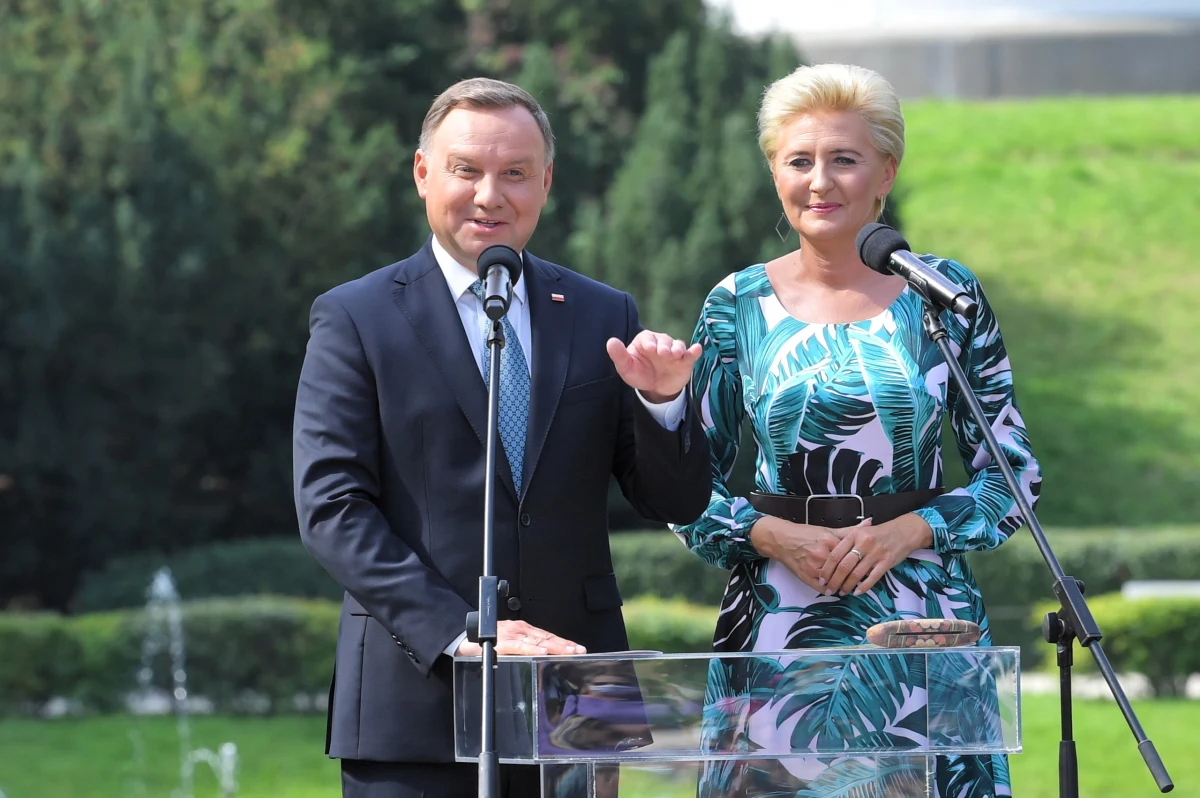 Andrzej Duda, Mateusz Morawiecki i Rafał Trzaskowski - to pierwsza trójka polityków z najwyższym zaufaniem Polaków. Prezydent notuje rekordowy wynik w historii pomiarów IBRiS dla Onetu.