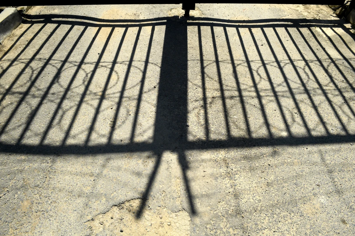 ​Na 25 lat więzienia skazał wrocławski sąd matkę oskarżoną o usiłowanie zabójstwa miesięcznego dziecka. Kobieta będąc pod wpływem alkoholu rzuciła niemowlę na ulicę i kilka razy je kopnęła. Chłopca odebrali jej przechodnie. 