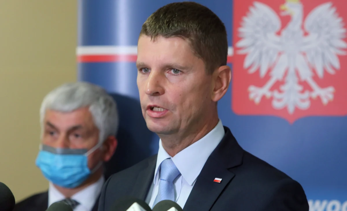 48,5 tys. placówek edukacyjnych w Polsce prowadzi nauczanie w sposób stacjonarny, decyzja o powrocie do kształcenia stacjonarnego była dobra - powiedział minister edukacji Dariusz Piontkowski w TVP Info.